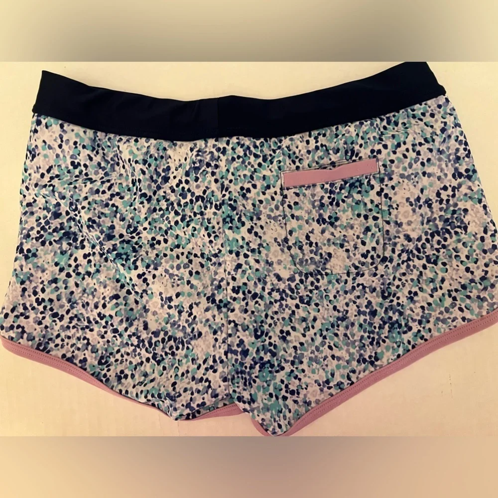 EDDIE BAUER RUNNING GIRLS SHORTS SIZE L. (14-16)
